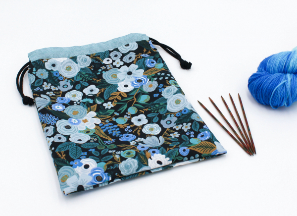 Projektbeutel / Handarbeitsbeutel mit Kordel Garden Party schwarz/blau